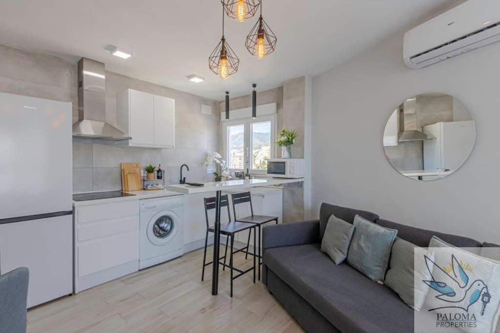 Wonderful Studio Apartment On The Beachfront Benalmádena Esterno foto