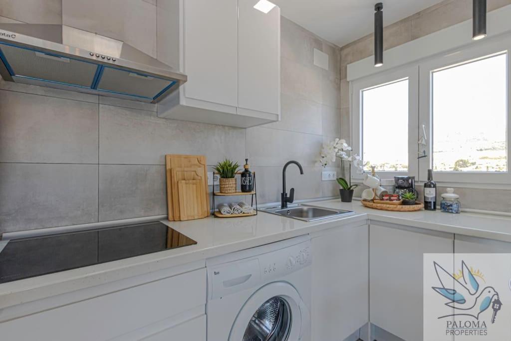 Wonderful Studio Apartment On The Beachfront Benalmádena Esterno foto