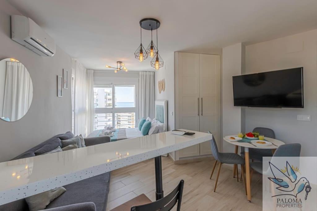 Wonderful Studio Apartment On The Beachfront Benalmádena Esterno foto