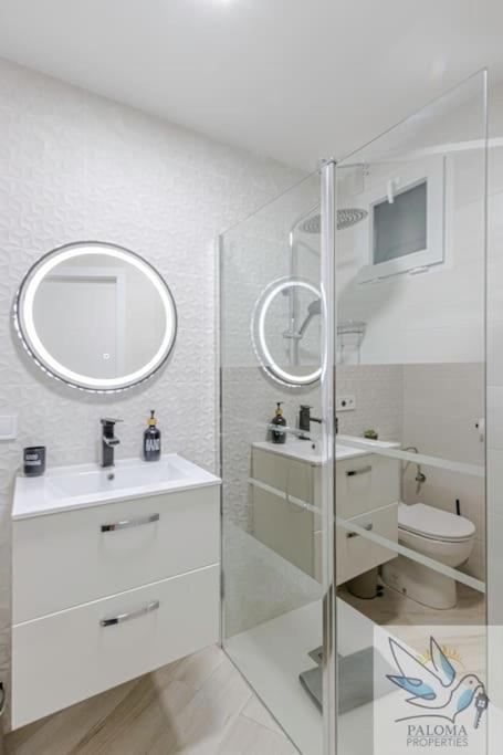 Wonderful Studio Apartment On The Beachfront Benalmádena Esterno foto
