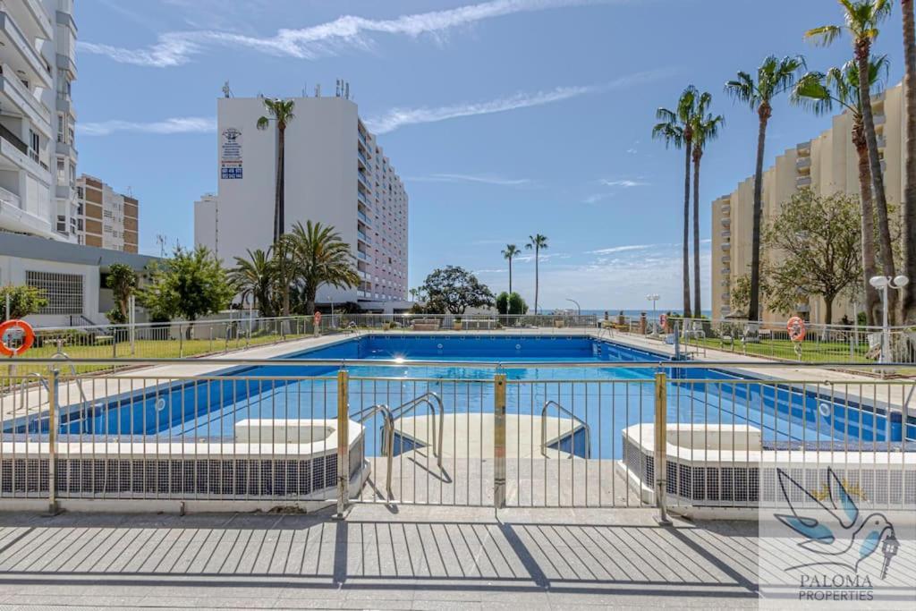 Wonderful Studio Apartment On The Beachfront Benalmádena Esterno foto