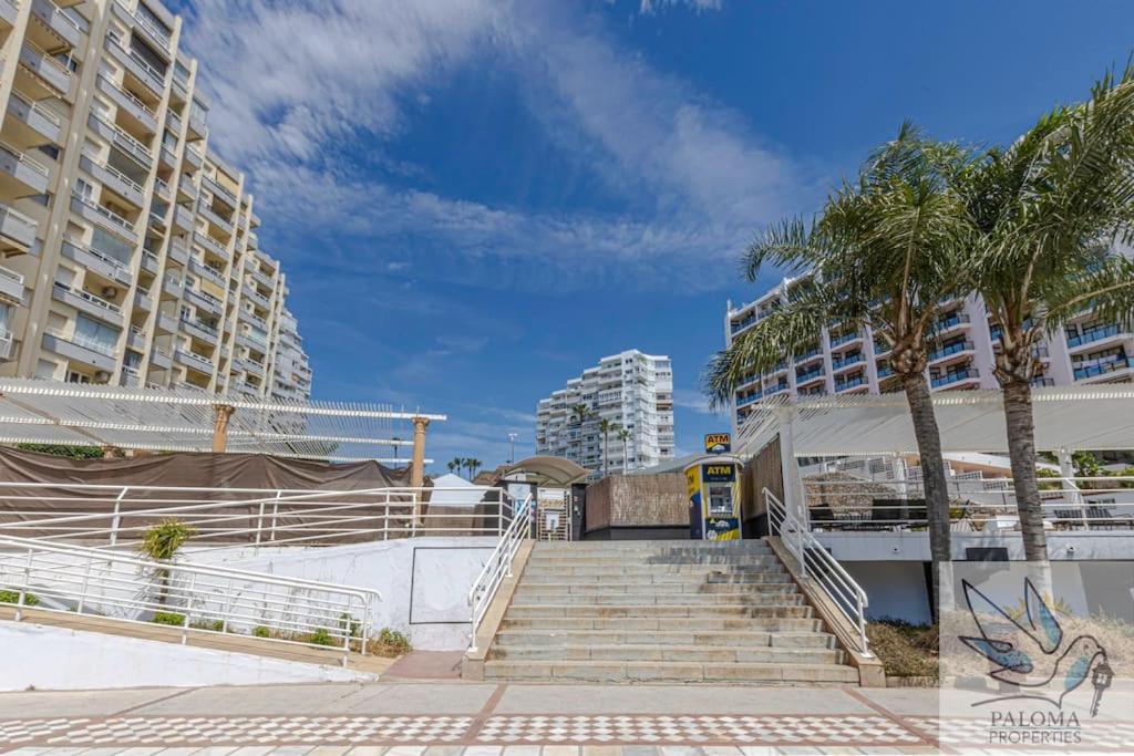 Wonderful Studio Apartment On The Beachfront Benalmádena Esterno foto