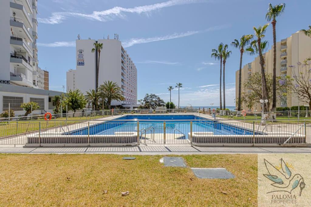 Wonderful Studio Apartment On The Beachfront Benalmádena Esterno foto