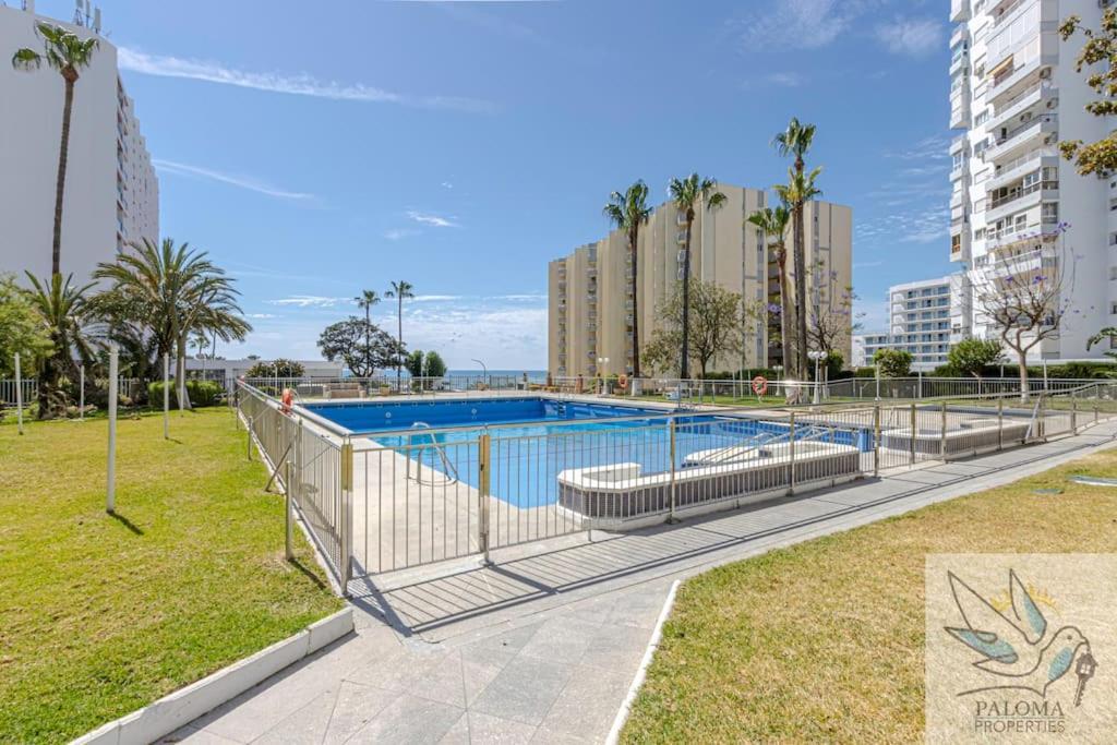 Wonderful Studio Apartment On The Beachfront Benalmádena Esterno foto
