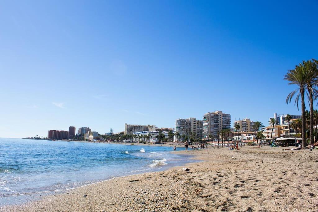 Wonderful Studio Apartment On The Beachfront Benalmádena Esterno foto