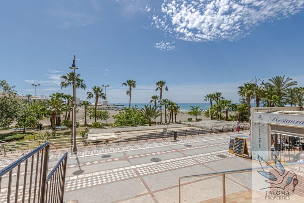 Wonderful Studio Apartment On The Beachfront Benalmádena Esterno foto