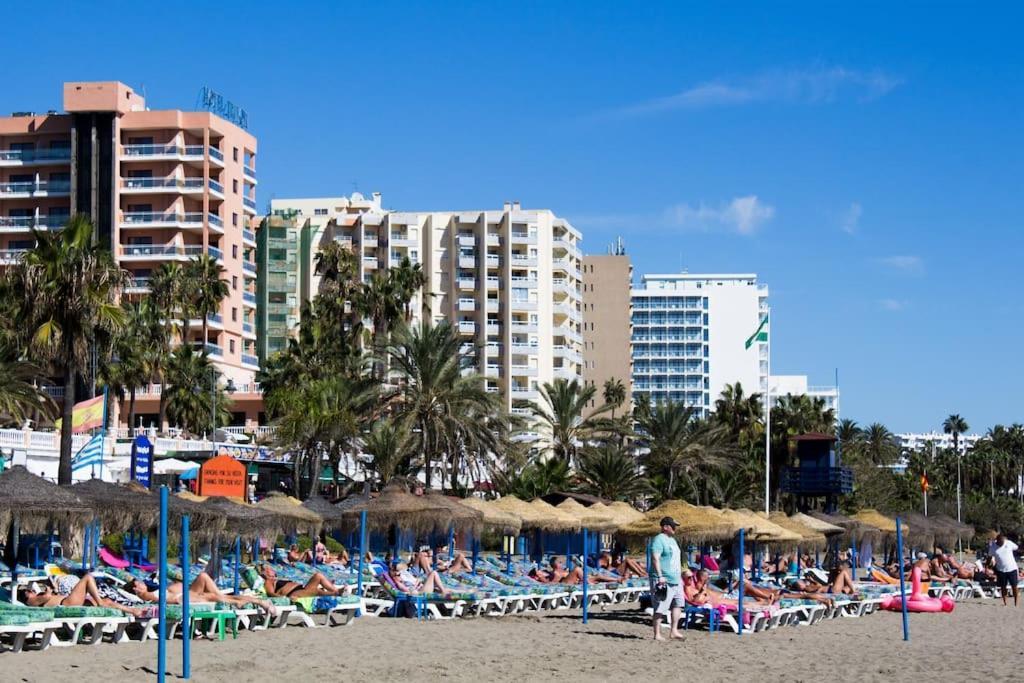 Wonderful Studio Apartment On The Beachfront Benalmádena Esterno foto