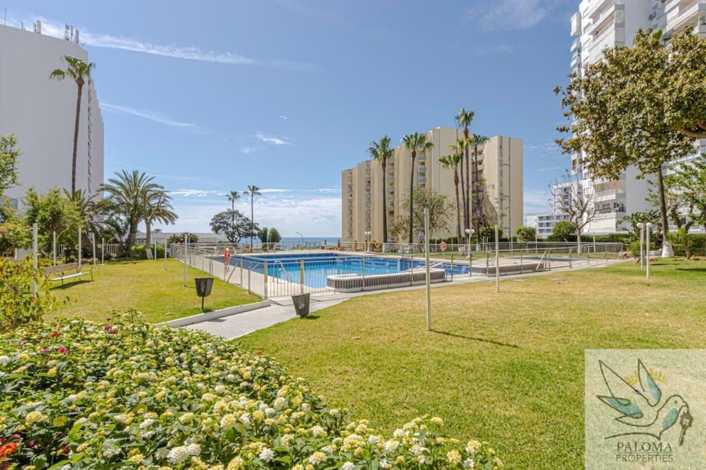 Wonderful Studio Apartment On The Beachfront Benalmádena Esterno foto